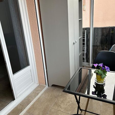 Studio Climatise Proche Port Et Plages 라론드레모레 외부 사진