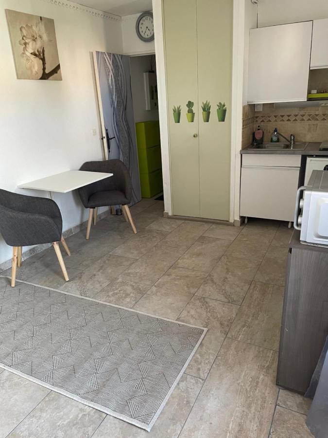Studio Climatise Proche Port Et Plages 라론드레모레 외부 사진