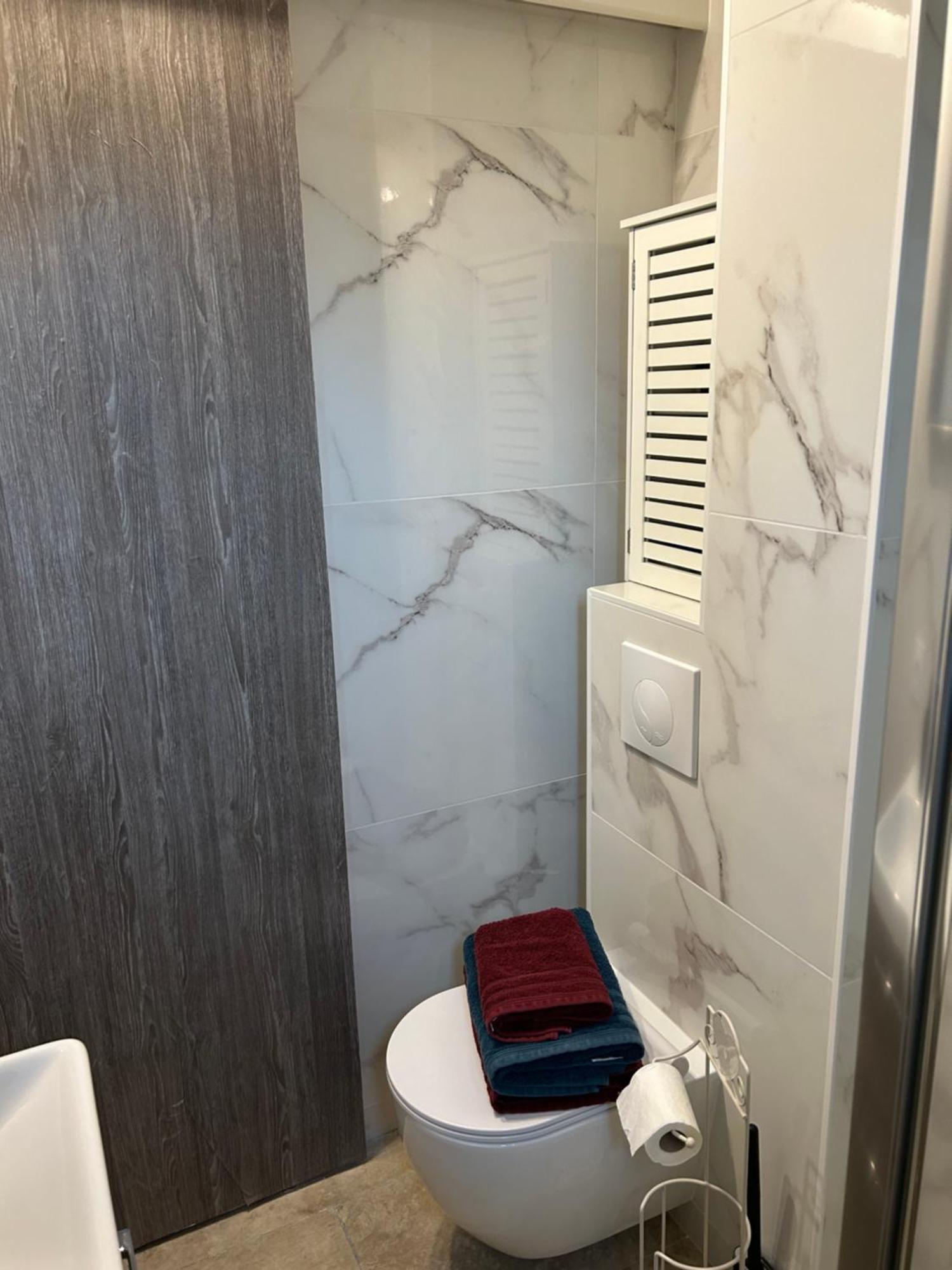 Studio Climatise Proche Port Et Plages 라론드레모레 외부 사진