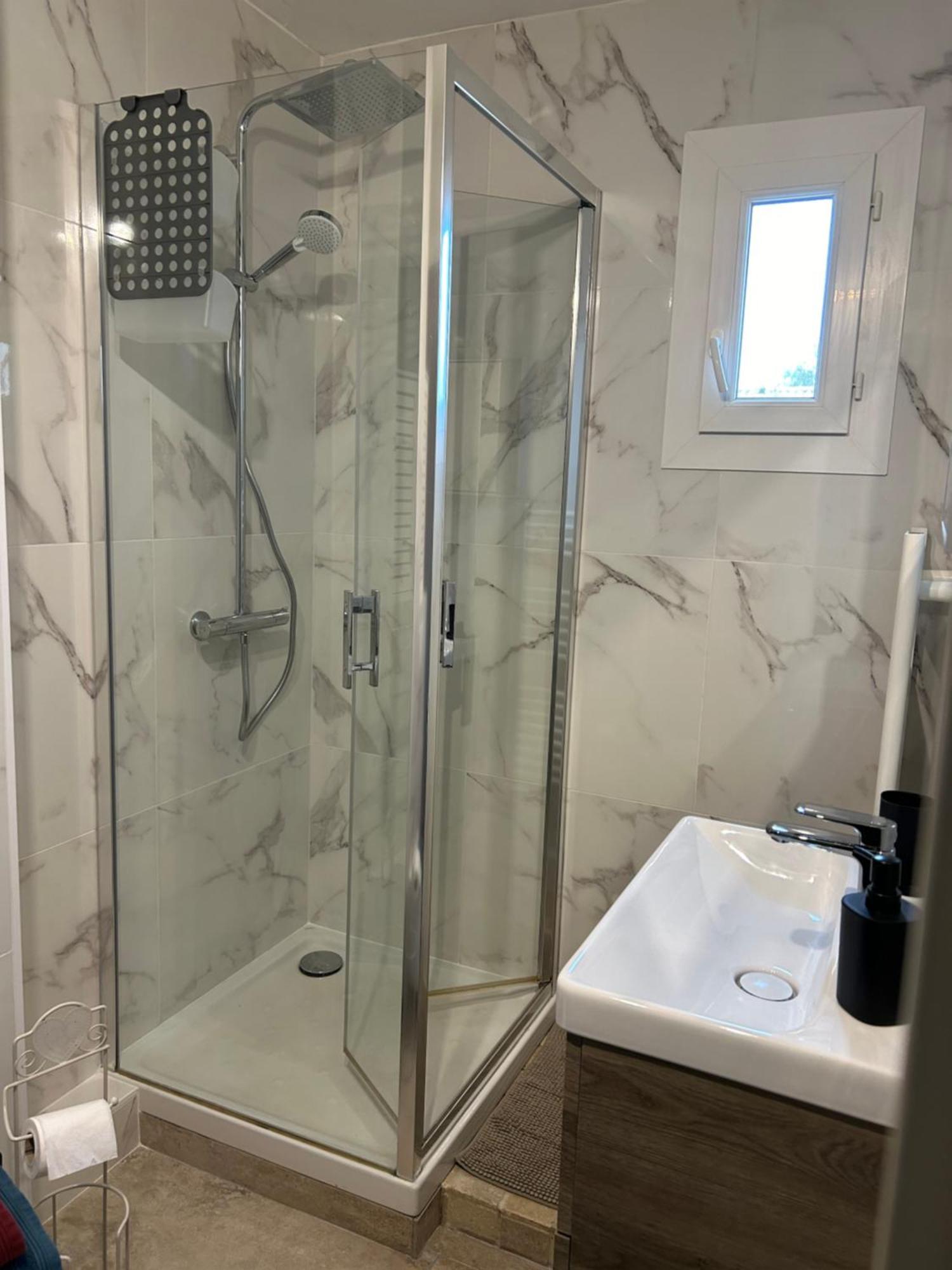 Studio Climatise Proche Port Et Plages 라론드레모레 외부 사진